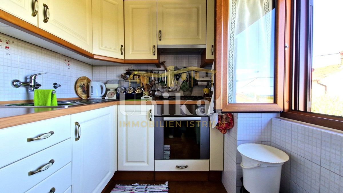 Casa indipendente con appartamento, cantina e garage con vista mare, Buje